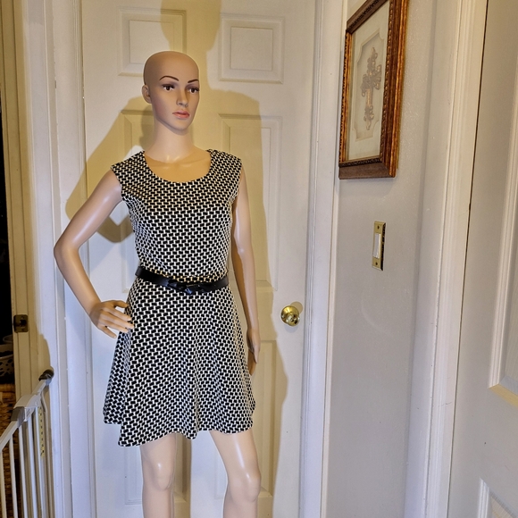 Candie's Wavy Stripe Mini Skater Dress Black & White Women's Size M - Picture 1 of 12
